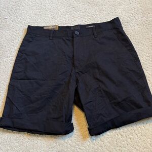 NWT H&M Men's Slim Fit Black Flat Front Shorts US 30